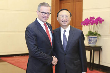 عضو مجلس الدولة الصيني يبحث مع وزير خارجية كوستاريكا العلاقات الثنائية