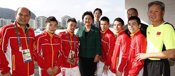 نائبة رئيس مجلس الدولة الصيني تزور الوفد الأولمبي