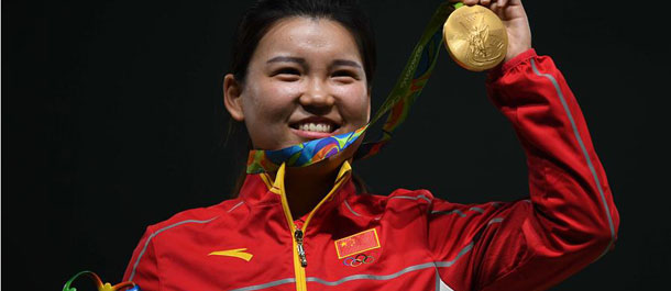 تشانغ منغ شيوه تفوز بأول ميدالية ذهبية للصين في أولمبياد ريو