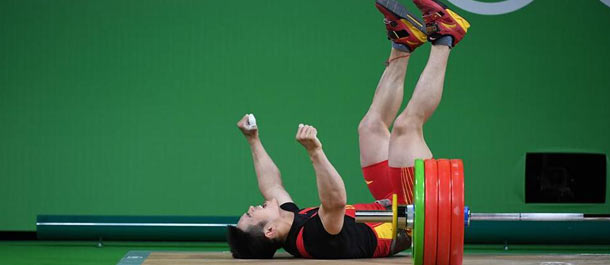 شي تشي يونغ يفوز بثالث ميدالية ذهبية برفع الأثقال للصين بأولمبياد ريو
