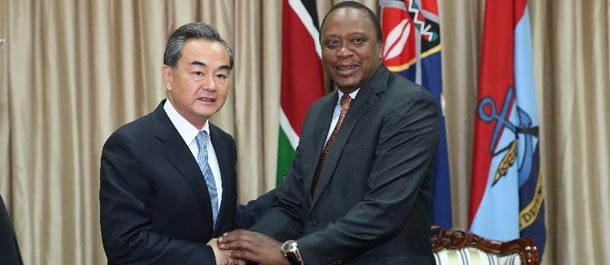 الرئيس الكيني يجتمع مع وزير الخارجية الصيني