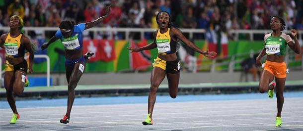 الجامايكية ثومبسون تحرز ذهبية سباق 100م سيدات بأولمبياد ريو