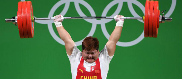 الصينية مينغ سوبينغ تحرز ذهبية رفع الأثقال لوزن فوق 75 كغ بأولمبياد ريو