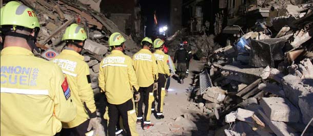 فريق إنقاذ صيني يتوجه إلى إيطاليا للإغاثة من الزلزال