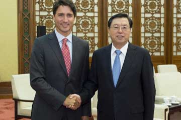 كبير المشرعين الصينيين يلتقي برئيس الوزراء الكندي