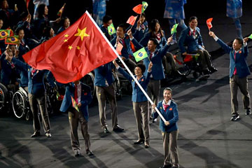 الوفد الصيني يحضر مراسم افتتاح دورة الألعاب الأولمبية للمعوقين