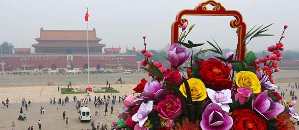 تزيين ميدان تيانآنمن استعدادا للعيد الوطني الصيني في أول أكتوبر