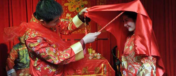 حفلة زفاف تقليدي وسط الصين