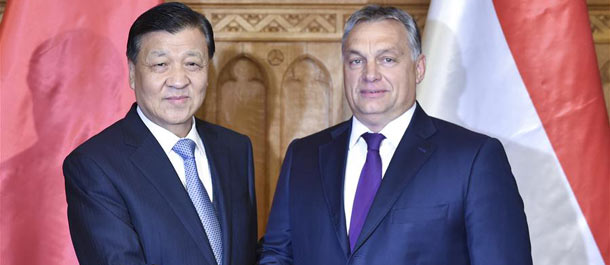 مسؤول بالحزب الشيوعي الصيني يبحث الارتقاء بالعلاقات مع رئيس الوزراء المجري