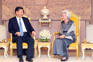الرئيس الصيني يزور ملكة كمبوديا الأم في إطار تعزيز الصداقة التقليدية