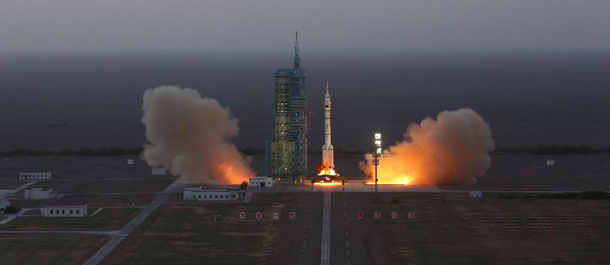 القدرات الفضائية الصينية تتقدم بإطلاق المركبة الفضائية المأهولة الصينية شنتشو-11