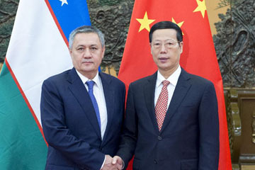 نائب رئيس مجلس الدولة الصيني يحث على تعزيز التعاون مع أوزبكستان في البنية التحتية