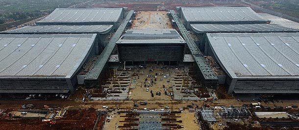 مركز المعارض الدولي بوسط الصين تحت الانشاء