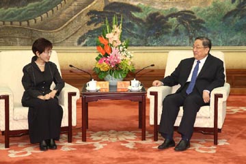 كبير المستشارين السياسيين الصينيين يلتقي زعيمة حزب الكومينتانغ