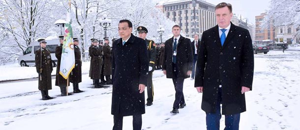 الصين تتعهد بتعميق التعاون البراجماتي الشامل مع لاتفيا