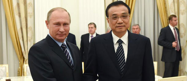 رئيس مجلس الدولة الصيني والرئيس الروسي يجتمعان بشأن تعزيز العلاقات الصينية-الروسية