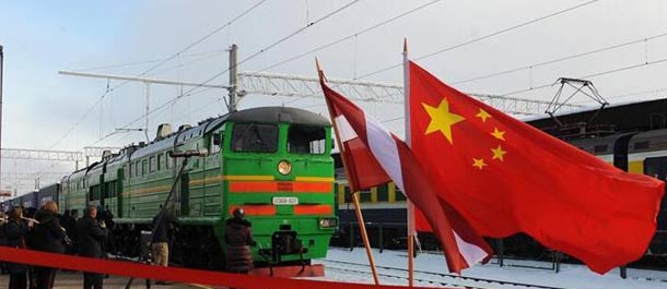 أول قطار الشحن يربط بين الصين ولاتفيا يصل إلى ريغا