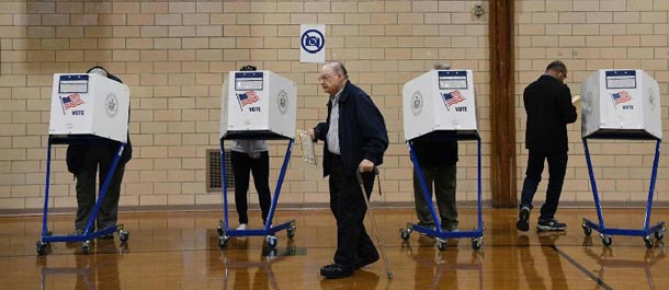 الناخبون يتدفقون إلى مراكز الاقتراع لاختيار رئيس الولايات المتحدة المقبل