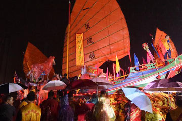 الاحتفال بمهرجان شعبي بأسلوب مميز في جنوب شرقي الصين