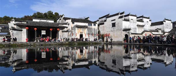 القرى القديمة بشرقي الصين تجذب السائحين