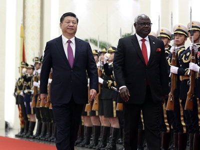 الرئيس الصيني شي جين بينغ يلتقى رئيس سيراليون