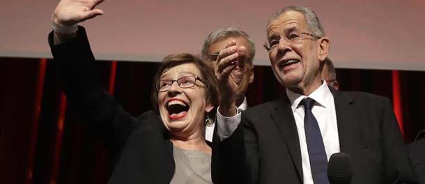تقرير إخباري: النمسا تنتصر على الشعبوية بفوز فان دير بيلين بالرئاسية