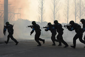 تدريبات الشرطة المسلحة الصينية في شرقي الصين