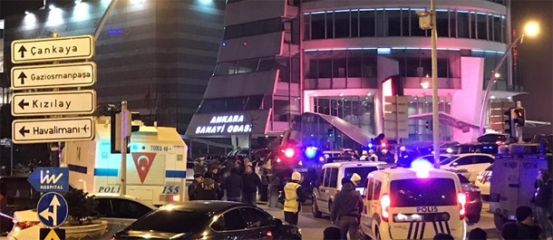 مقتل السفير الروسي لدى تركيا في هجوم مسلح بأنقرة