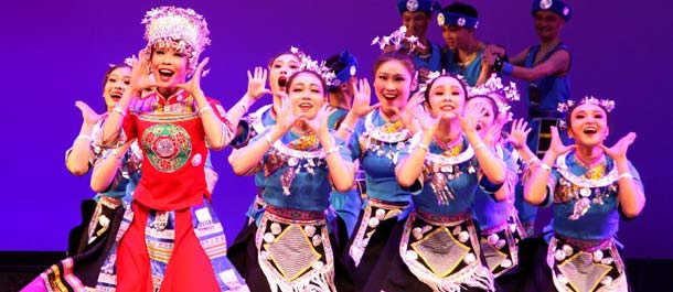 عرض مسرحية راقصة في وسط الصين
