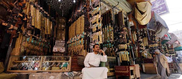 صناعة خنجر "الجنبية" من أهم الحرف التقليدية في اليمن