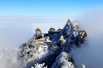 المناظر الجميلة في جبل لاوجيونشان بعد الثلج بمقاطعة خنان