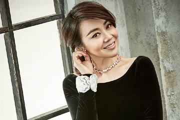 ألبوم صور الممثلة الصينية يان ني الأنيقة