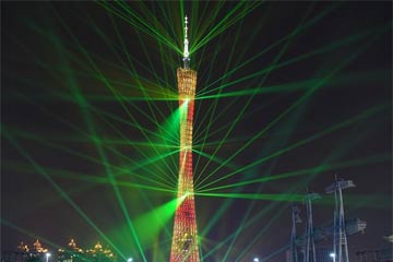 العروض الضـوئية على برج كانتون في مدينة قوانغتشو جنوبي الصين