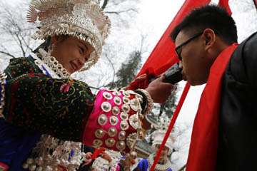 احتفالات بالعام الجديد في جنوب غربي الصين