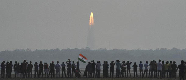 الهند تطلق 104 أقمار صناعية في مهمة فضائية واحدة