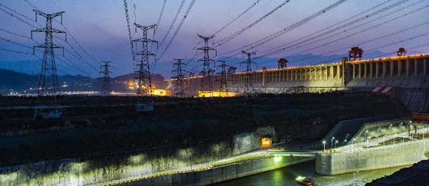 تريليون كيلوواط ساعي لتوليد الطاقة الكهربائية في مشروع المضائق الثلاثة على نهر اليانغتسى