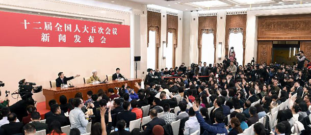 (الدورتان السنويتان) افتتاح الدورة السنوية لأعلى هيئة تشريعية صينية في يوم الأحد