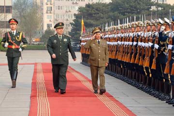 الصين وكوبا تتعهدان بزيادة تطوير العلاقات العسكرية