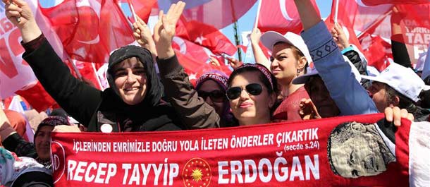 تجمع حاشد في أنقرة تأييدًا لأردوغان والتعديلات الدستورية