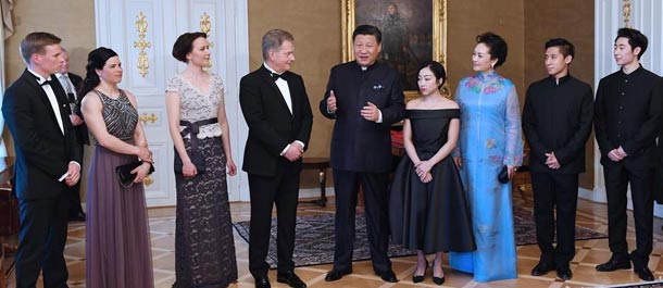 الرئيسان الصيني والفنلندي يلتقيان برياضيين فى بطولة رياضية شتوية
