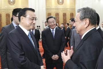 رئيس مجلس الدولة الصيني يدعو لتحسين العلاقات مع اليابان