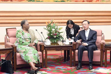 عضو مجلس الدولة الصيني يلتقي نائب رئيس وزراء ناميبيا