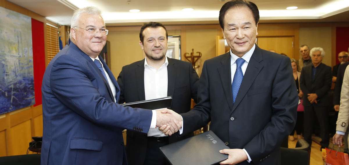 توقيع اتفاقية التعاون بين وكالتى أنباء شينخوا وأثينا - مقدونيا
