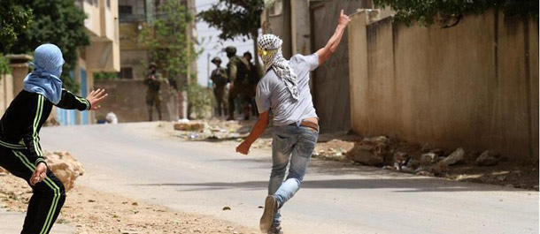 مواجهات متفرقة بين فلسطينيين والقوات الإسرائيلية بالضفة الغربية