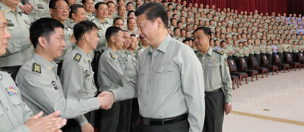 الرئيس شي يتفقد مقر قيادة القوات البرية لمنطقة العمليات الجنوبية ويتعهد ببناء جيش 
قوي