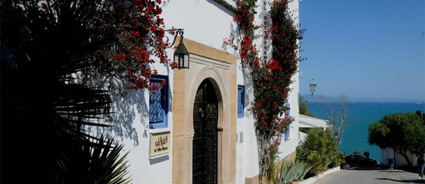 "سيدي بوسعيد" مدينة تاريخية يقصدها السائحون في تونس