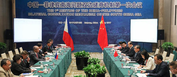 الصين والفلبين تؤكدان إقامة آلية تشاور نصف سنوية بشأن بحر الصين الجنوبي