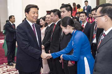 مسؤولون كبار يحثون الشباب على تعزيز العلاقات الصينية - الفيتنامية