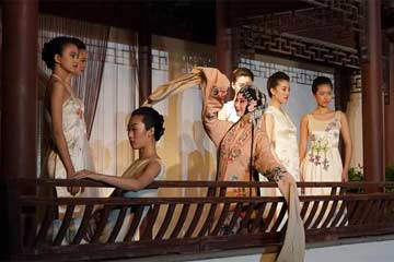 فعاليات أسبوع الموضة جيانغنان لعام2017 تجتمع بين أوبرا كونتشيو الصينية والموضة