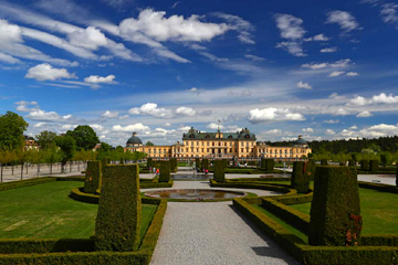 قصر دروتنينغهولم الملكي بالسويد